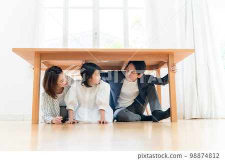 地震家庭避難躲藏 98874812