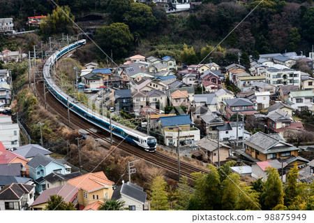 E257系列列車(特快“舞子”)通過湯河原大彎道 E257系列列車(特快“舞子”)通過湯河原大彎道 98875949