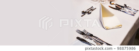 Cutlery course meal [Image of table manners] 98875986