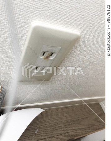 electrical outlet burnt 98876122