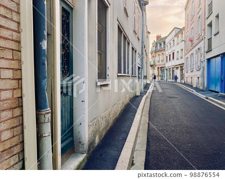 The streets of Chartres The streets of Chartres 98876554