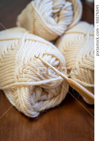 Beige yarn ball Image material for knitting Beige yarn ball Image material for knitting 98876845