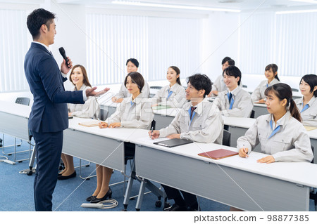 Meeting Seminar Course Training Engineer Study Group Business Businessman Office 98877385