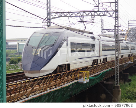 京成Skyliner經過荒川大橋 京成Skyliner經過荒川大橋 98877968