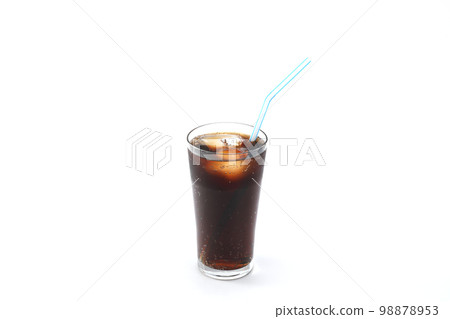 可樂倒入玻璃杯 可樂倒入玻璃杯 98878953