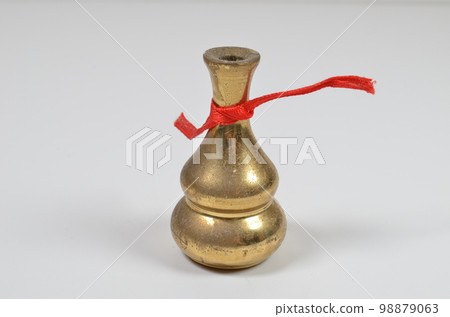 Isolated copper vase on white back grounds 98879063
