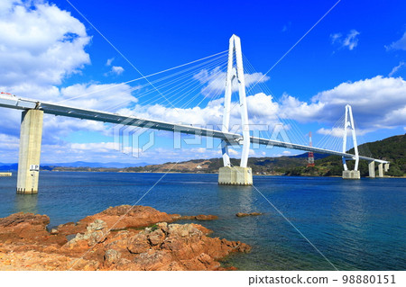 [長崎縣]天氣晴朗的大島大橋（瀨戶呼子） 98880151