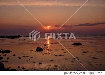 從禮文島看到的日出 從禮文島看到的日出 98880754