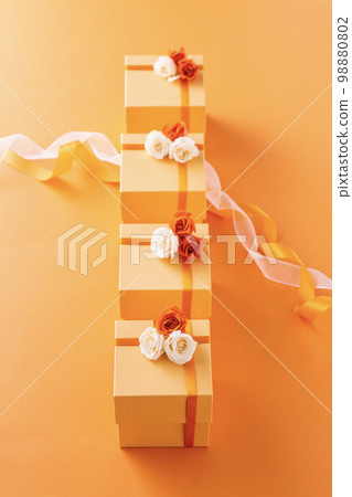 orange gift box 98880802