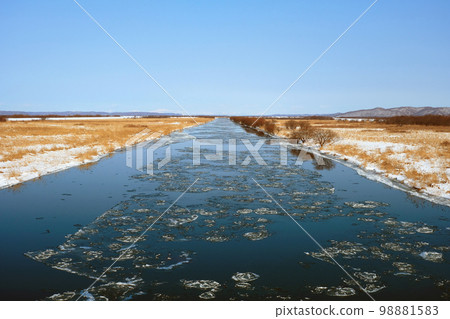 Extremely cold straight river and clear sky Shinkushiro River, Kushiro City, Hokkaido 98881583