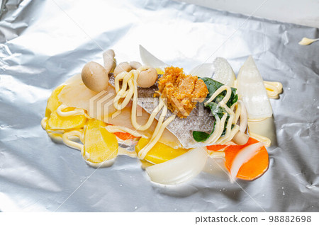 用味噌蛋黃醬烤鱈魚 用味噌蛋黃醬烤鱈魚 98882698