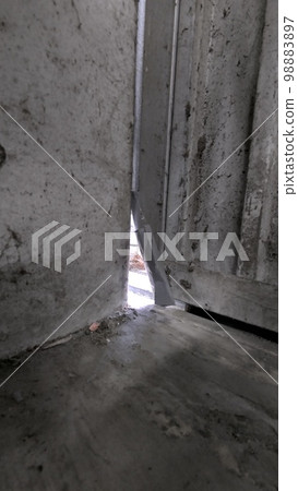 weasel entrance 98883897