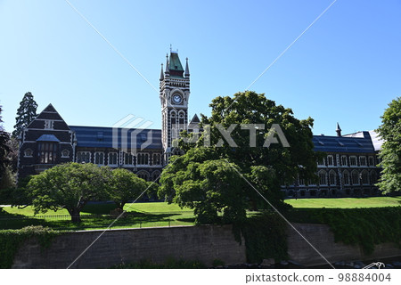 [Dunedin, New Zealand] University of Otago 98884004