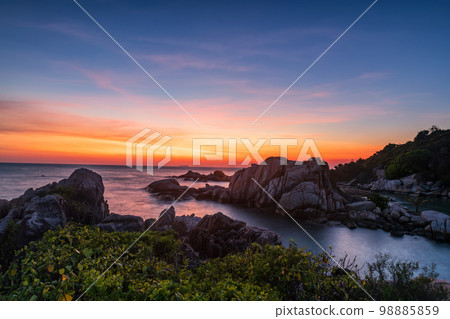 Aerial view of stone arch and sea at dusk in Ko Man Klang, Rayong Aerial view of stone arch and sea at dusk in Ko Man Klang, Rayong 98885859