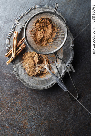 Cinnamon powder 98886365