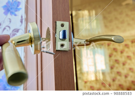 Alignment of lever door handle with latch during installation. Alignment of lever door handle with latch during installation. 98888583