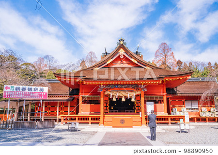 (Shizuoka Prefecture) Visitors to Mt. Fuji Hongu Sengen Taisha Shrine on New Year's Day 98890950