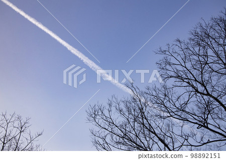 contrails in the sky 98892151