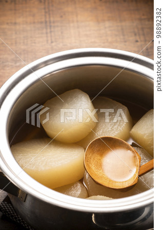 Boiled radish 98892382