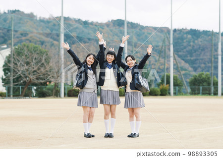School girl outdoor portrait 98893305