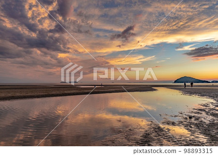 Sunset on Mother Beach 98893315