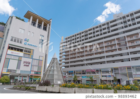 Mefu Shrine in front of the station 98893462