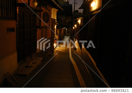 夜石牆道路 98893821