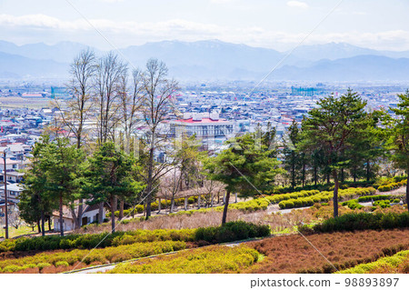 從佐賀公園眺望山形佐賀春景 從佐賀公園眺望山形佐賀春景 98893897