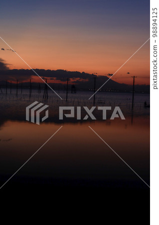 sunset sea reflection 98894125