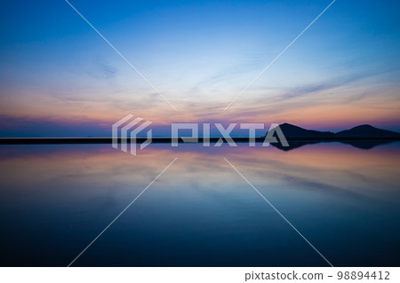 Chichibugahama Sunset Reflection 98894412