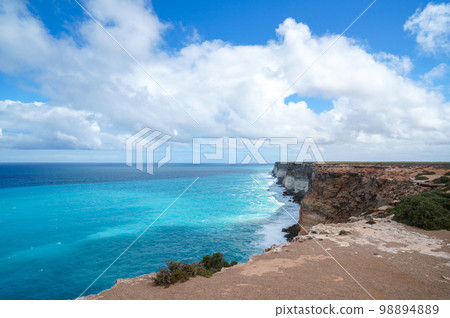 Western Australia's turquoise waters and cliffs Western Australia's turquoise waters and cliffs 98894889