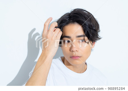 A man in his twenties in a white T-shirt A man in his twenties in a white T-shirt 98895284