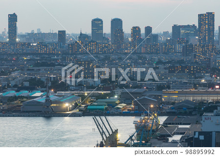 Shooting the beginning of the night in the direction of Makuhari from Chiba Port Tower 98895992