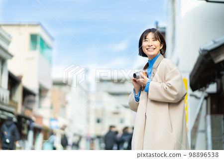 女性, 旅行, 觀光, 獨自旅行, 微笑, 相機, 拍攝, 紀念照, 成年女性, 日式房屋, 數碼相機, 相機女孩 女性, 旅行, 觀光, 獨自旅行, 微笑, 相機, 拍攝, 紀念照, 成年女性, 日式房屋, 數碼相機, 相機女孩 98896538