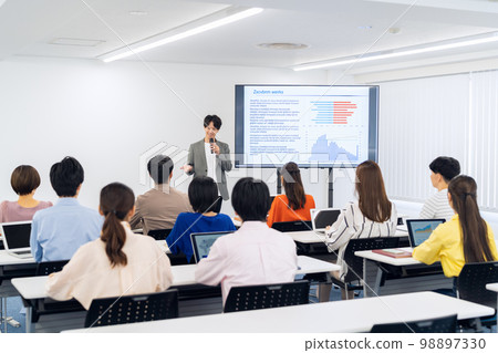 Meeting seminar engineer training class office casual study session business office Meeting seminar engineer training class office casual study session business office 98897330