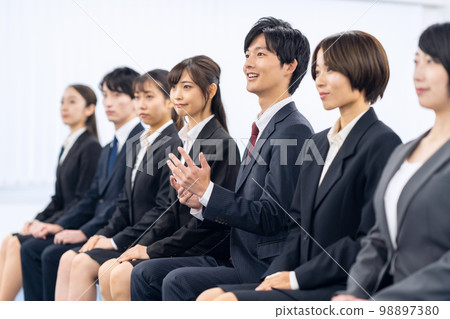 Interview, job hunting, recruiting, job hunting, business, businessman, office Interview, job hunting, recruiting, job hunting, business, businessman, office 98897380