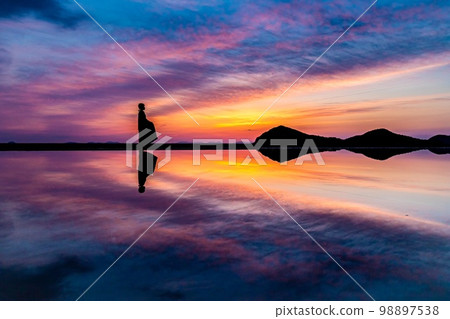 Chichibugahama sunset pose 98897538