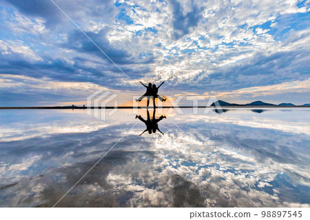 Chichibugahama sunset pose Chichibugahama sunset pose 98897545