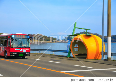 [Nagasaki Prefecture] Mandarin orange fruit bus stop (Amidazaki) 98897616
