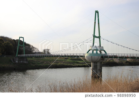 Yurayura Bridge [千葉縣八千代市新川] 98898950