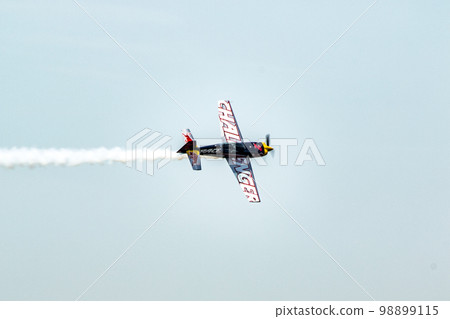 紅牛飛行比賽 紅牛飛行比賽 98899115