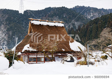 Miyama Kayabuki no Sato snow scene 98899894