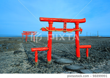 [Saga Prefecture] Undersea torii at Oo Shrine 98899991