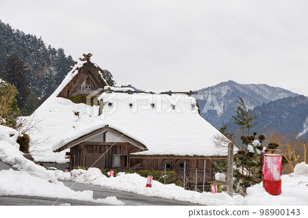 美山茅屋之裡雪景 98900143