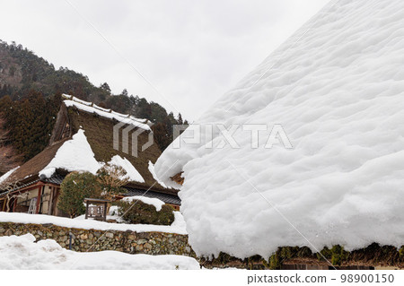 美山茅屋之裡雪景 98900150