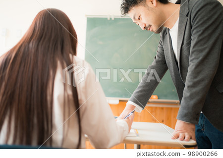 教女學生的男高中老師 98900266