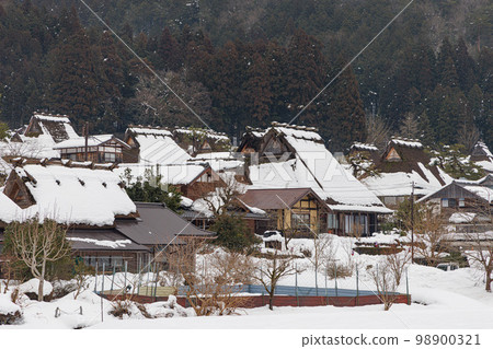 美山茅屋之裡雪景 98900321