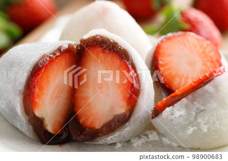 Strawberry Daifuku 98900683