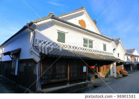 [Saga Prefecture] Sake Brewery Street in Hizen Hamashuku in sunny weather 98901581