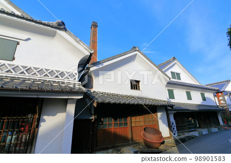 [Saga Prefecture] Sake Brewery Street in Hizen Hamashuku in sunny weather 98901583